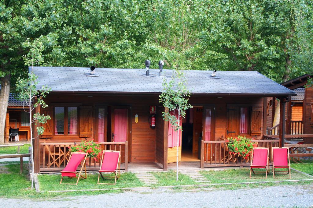 Bungalows Nou Camping La Guingueta D'Aneu Exterior foto